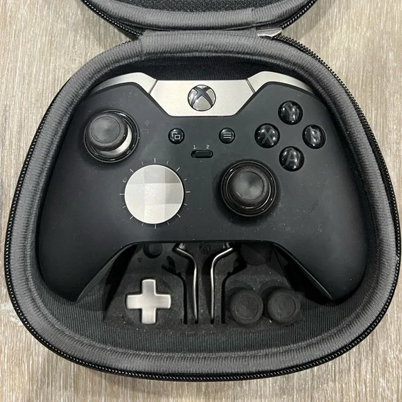Xbox Elite Controller - Picture 2 of 6